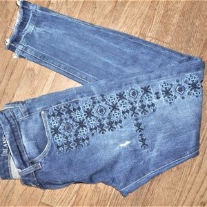 Blank NYC embroidered skinny jeans size 27